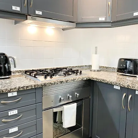 Luxury Vintage By Myplaceforyou, At The Centre Next To Marques De Pombal