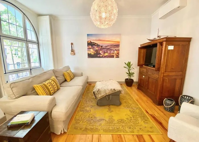 Luxury Vintage Apartment By Myplaceforyou, At The City Centre Next To Marques De Pombal * Lisbon