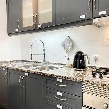 Luxury Vintage Apartment By Myplaceforyou, At The City Centre Next To Marques De Pombal Apartment